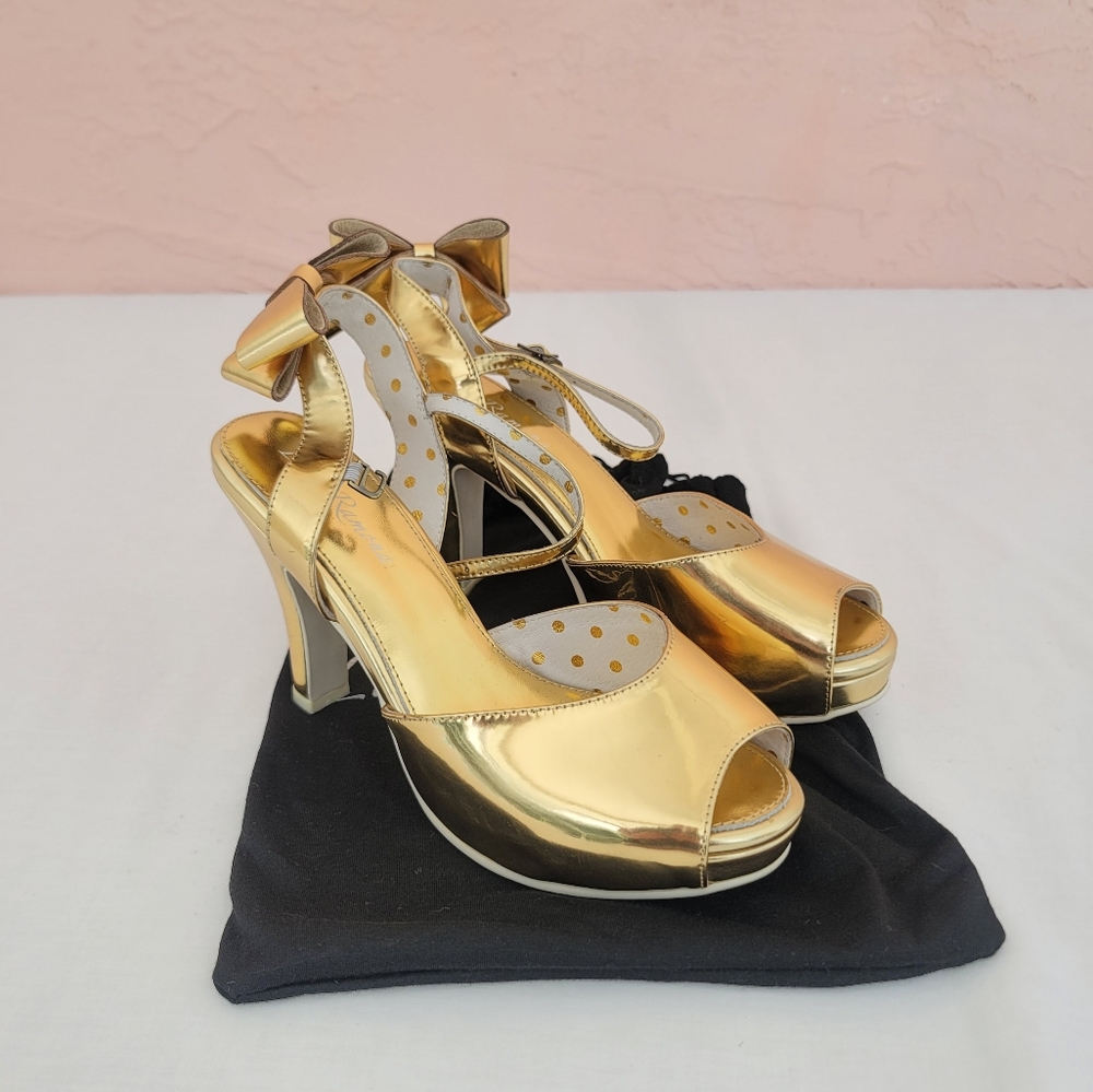 Lola Ramona Gold Heels Retro Pumps